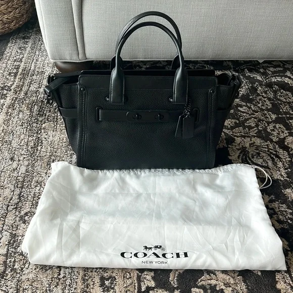 Coach *RARE* Swagger 37 Bag in pebbled black leather and matte black hardware - Picture 3 of 12